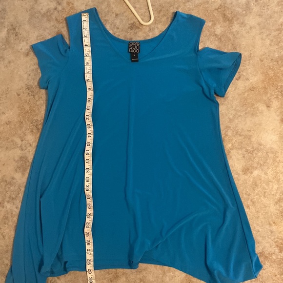 Clara sun woo cut out shoulder top - Picture 3 of 4